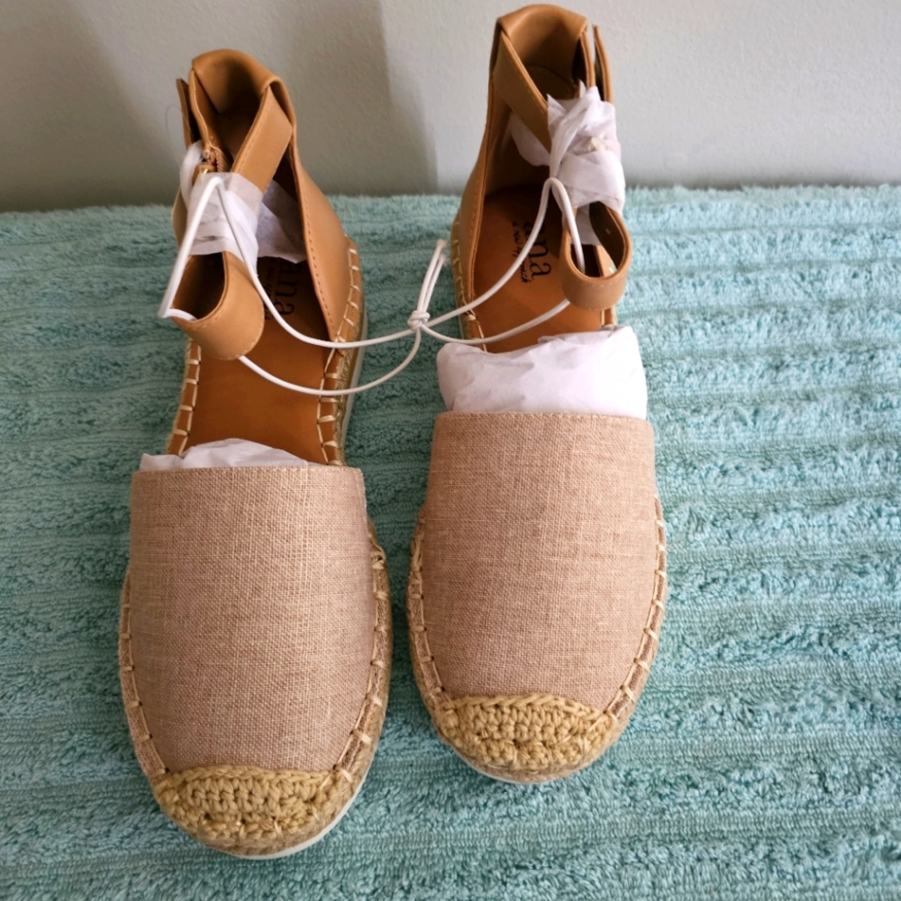 ANA CARRIE Linen